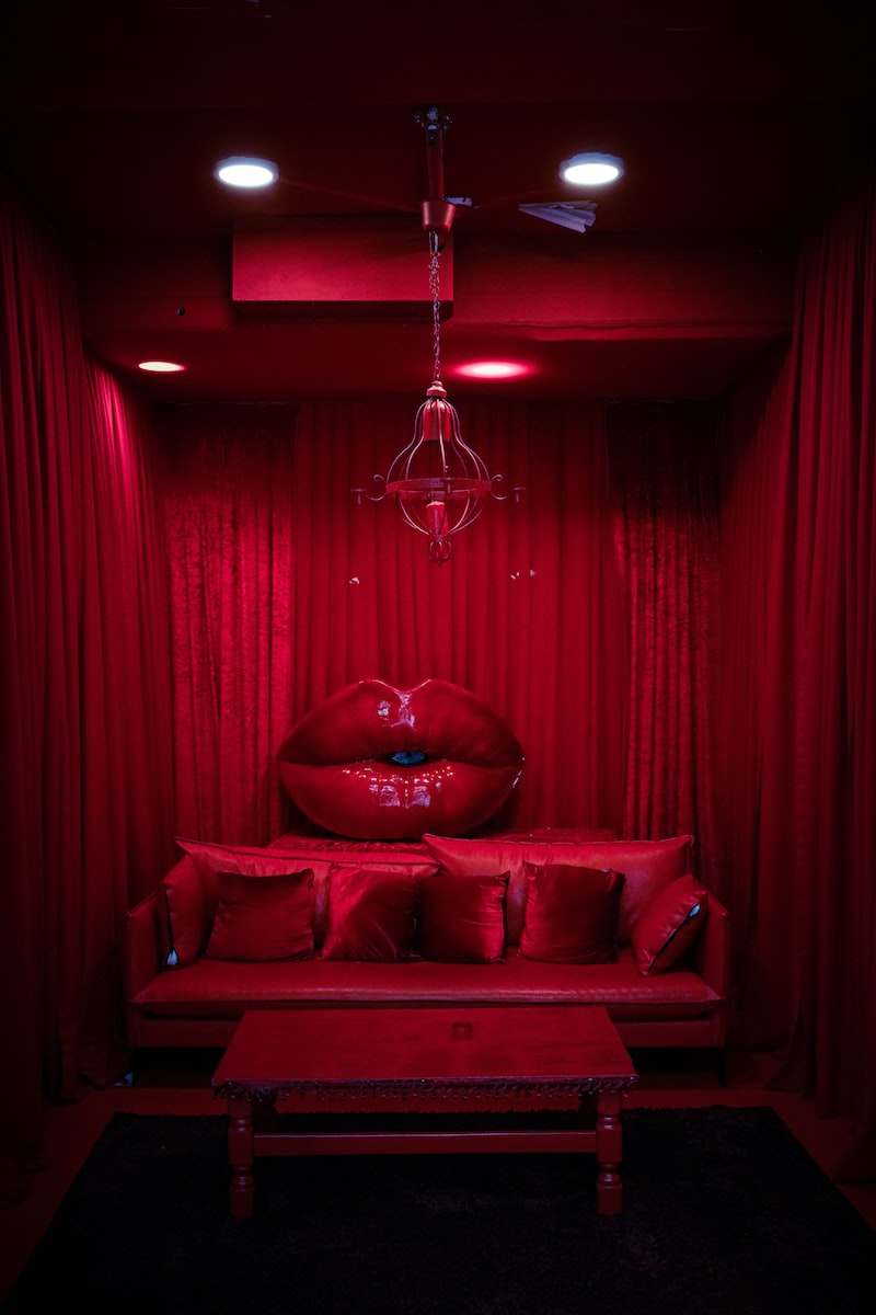 Photo by Timo Wagner red sofa